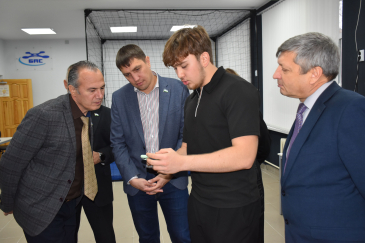 Депутаты посетили инженерные классы