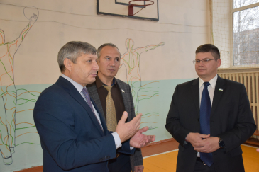 Депутаты посетили инженерные классы