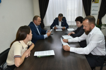 Проведены заседания профильных депутатских комиссий