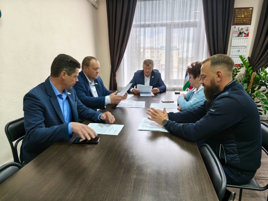 Состоялись заседания профильных депутатских комиссий